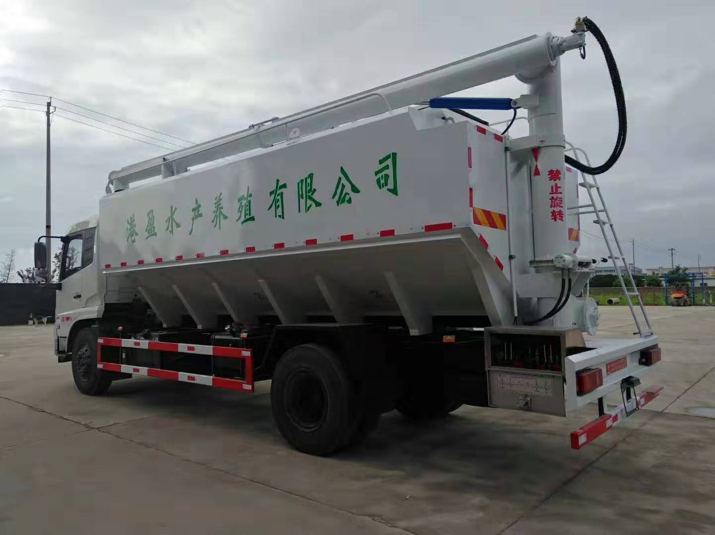 天錦23-26方散裝飼料運(yùn)輸車(chē)廠(chǎng)家直銷(xiāo)138-8688-7089